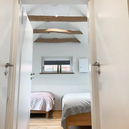 Alter Stall - Linke Seite Fuer 3 Personen Ohne