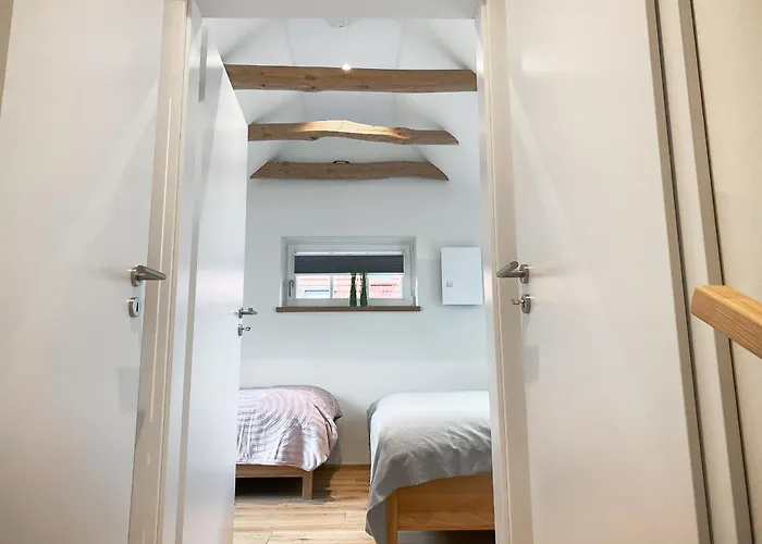 Alter Stall - Linke Seite Fuer 3 Personen Ohne